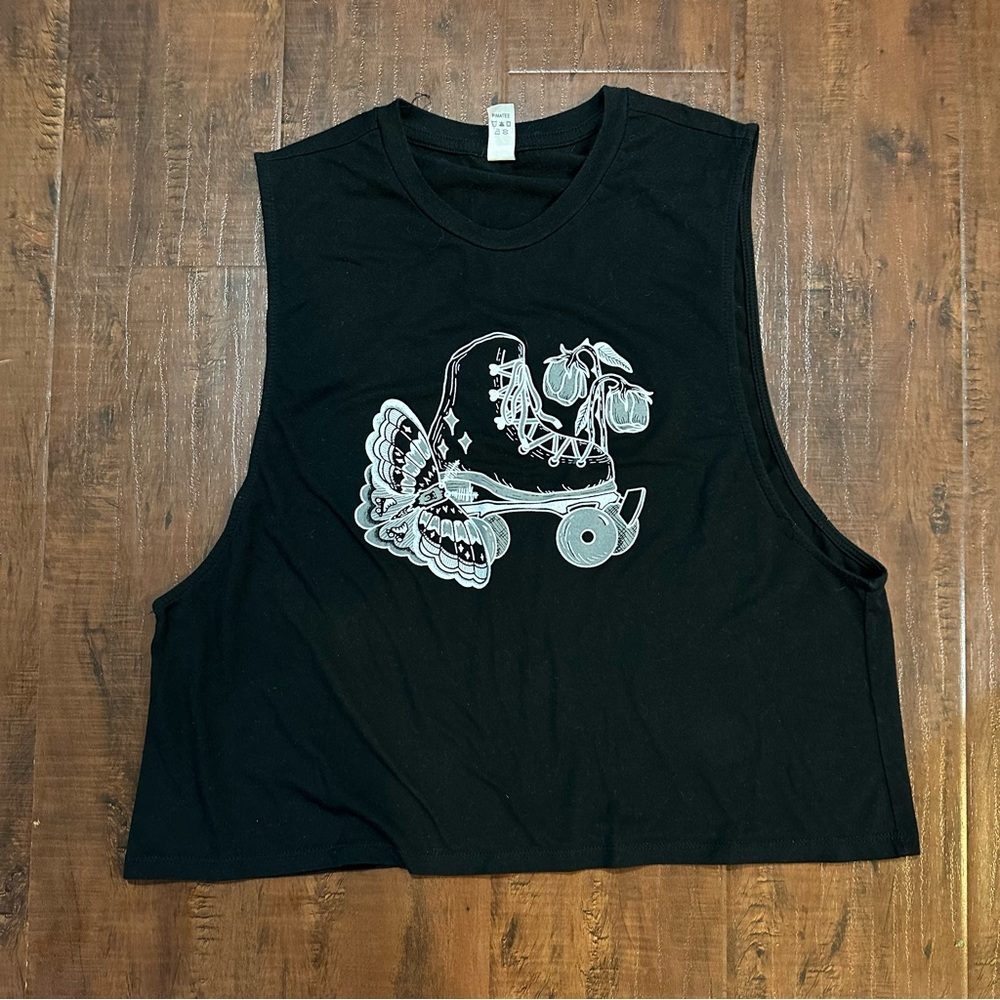 Cropped roller skate tshirt